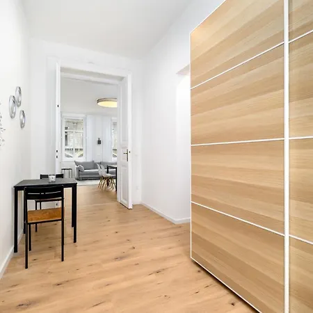 Modern Penthouse In A Century Old Building- 2 Br- Ac *