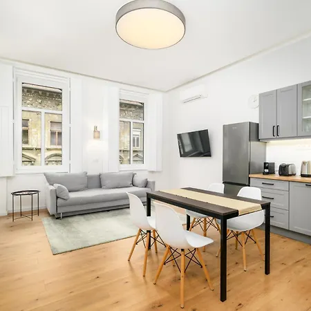 Apartmán Modern Penthouse In A Century Old Building *