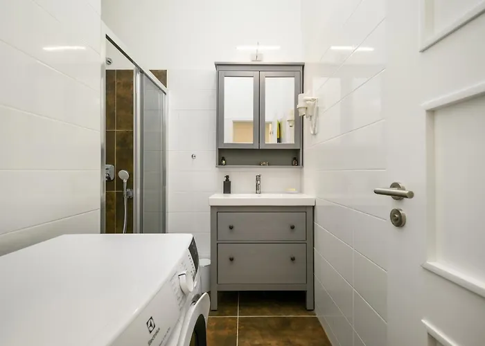 Modern Penthouse In A Century Old Building- 2 Br- Ac Будапешт