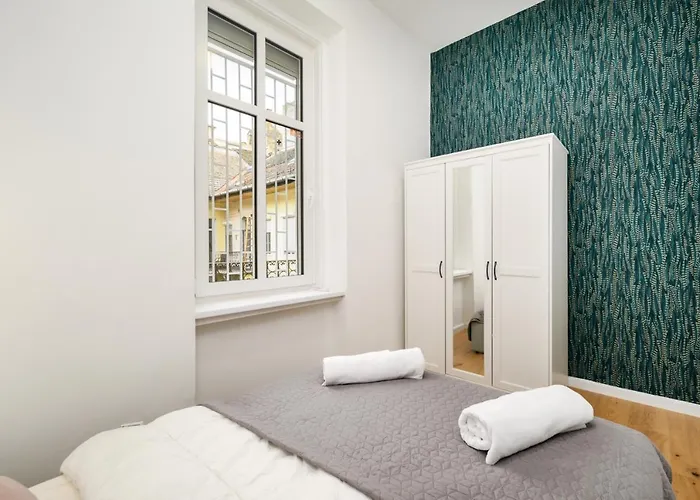 Modern Penthouse In A Century Old Building- 2 Br- Ac *