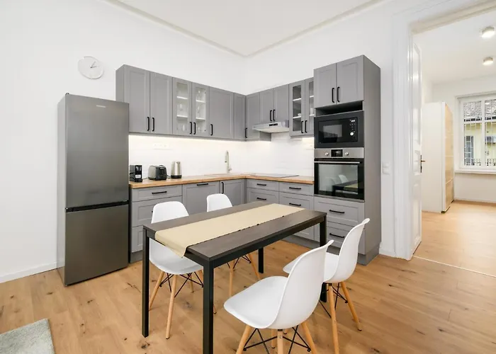 Апартаменты Modern Penthouse In A Century Old Building- 2 Br- Ac *