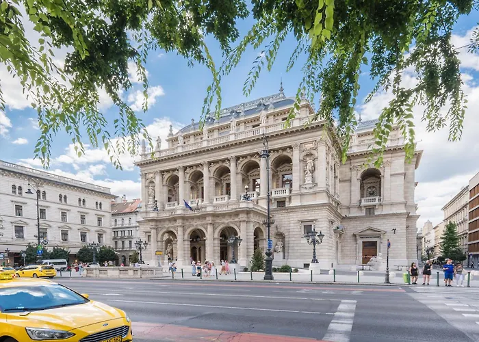 Апартаменты Modern Penthouse In A Century Old Building- 2 Br- Ac