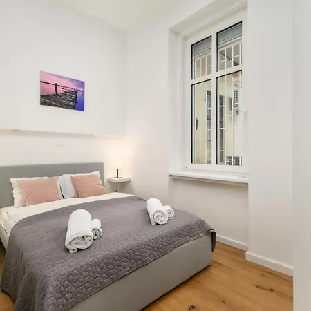 Modern Penthouse In A Century Old Building- 2 Br- Ac * Budapest