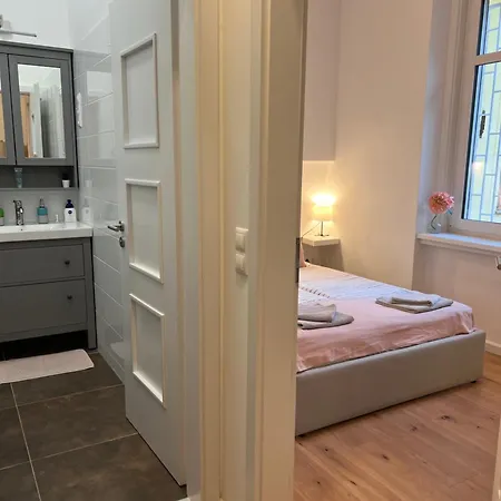 Modern Penthouse In A Century Old Building- 2 Br- Ac *