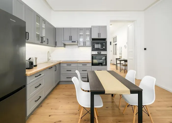 Modern Penthouse In A Century Old Building- 2 Br- Ac * Budapest