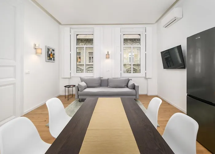 Modern Penthouse In A Century Old Building- 2 Br- Ac