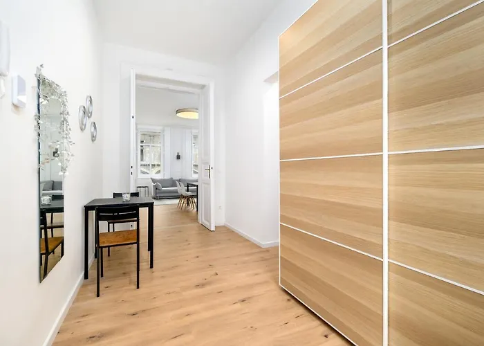 Modern Penthouse In A Century Old Building- 2 Br- Ac *