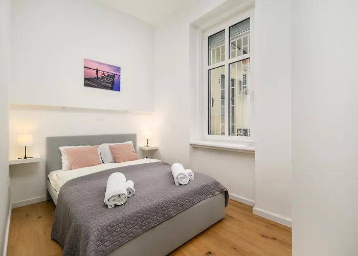 Modern Penthouse In A Century Old Building- 2 Br- Ac * Budapest